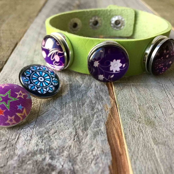Women's Snap Bracelet - Picture 4 of 8